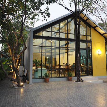 Warila Hotel Samut Prakan Exterior photo
