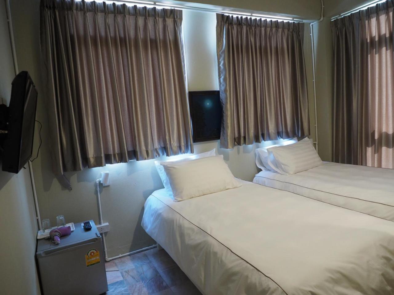 Warila Hotel Samut Prakan Exterior photo